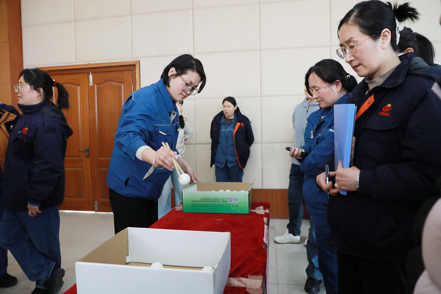 公司开展三八妇女节趣味游戏活动